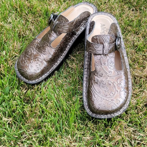 Alegria, Brown Tooled Patent Patterned Women's Shoes 8.5 - Picture 3 of 6